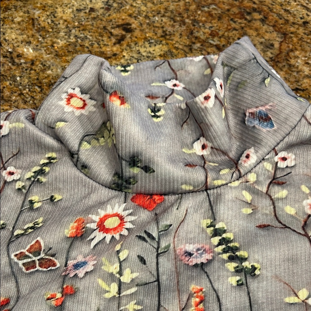 Floral Patterned Gray Turtleneck Top
